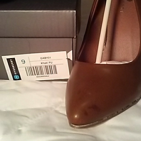 Riverberry Khaki Dress Shoe Heels - Picture 7 of 7